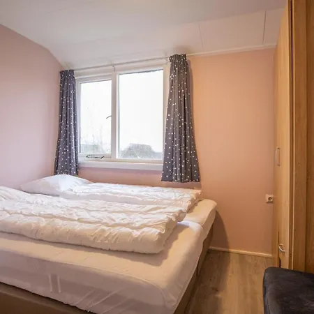 Apartment Nieuwlanderweg 63 *